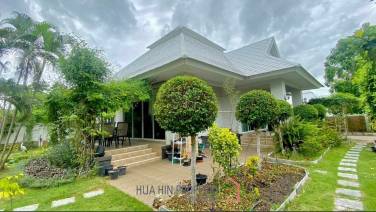 Adana Village : Charming Modern villa with orchard and garden plot  in Cha Am