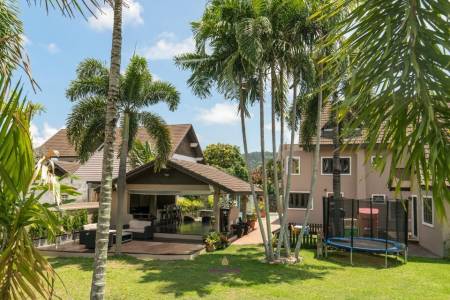 Stunning 5 Beds House in the heart of Naiharn.