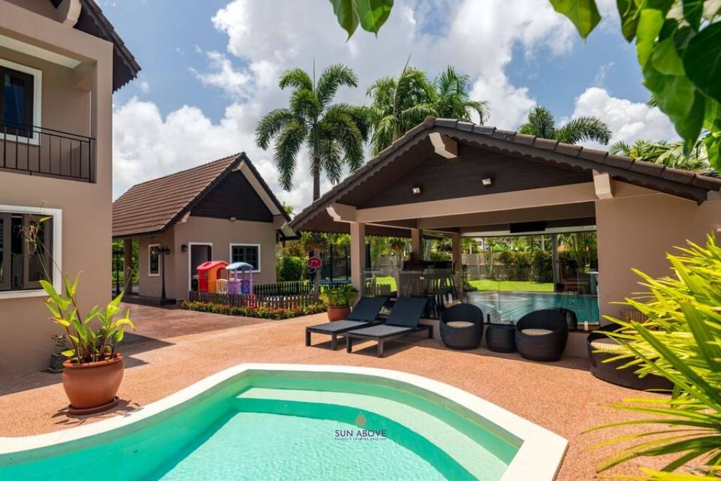 Stunning 5 Beds House in the heart of Naiharn.