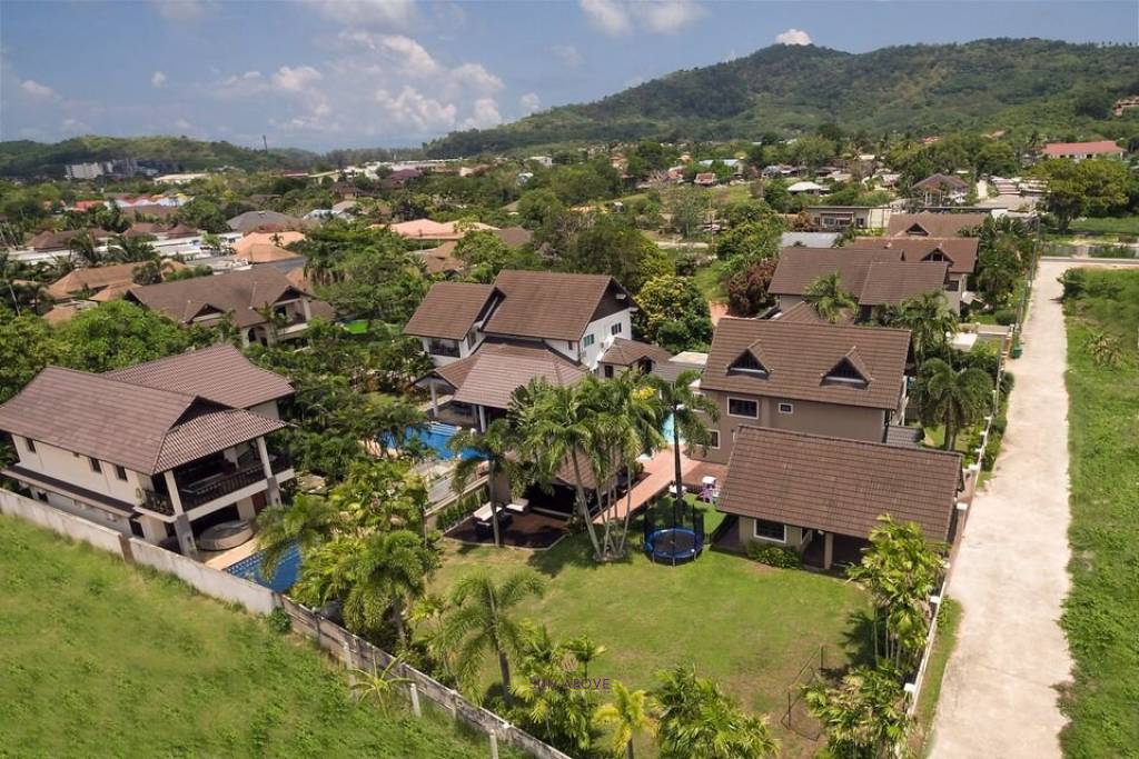 Stunning 5 Beds House in the heart of Naiharn.