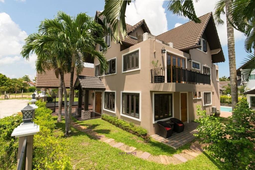 Stunning 5 Beds House in the heart of Naiharn.