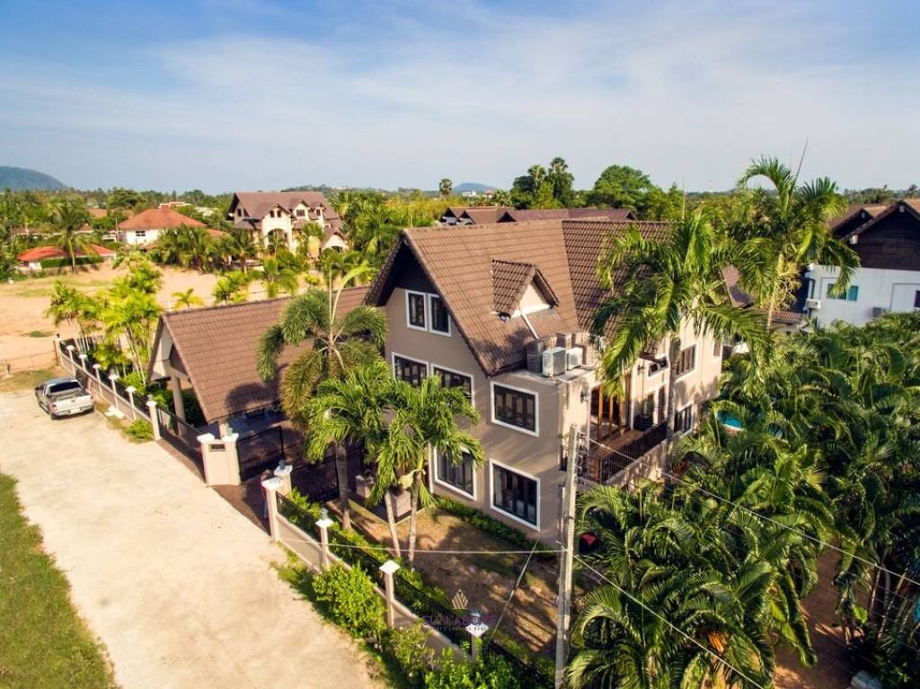 Stunning 5 Beds House in the heart of Naiharn.