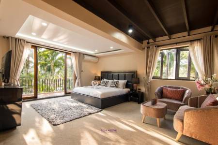 Stunning 5 Beds House in the heart of Naiharn.