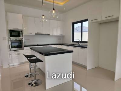 Aria Brand New Villa 3 bed 3 bath near Town