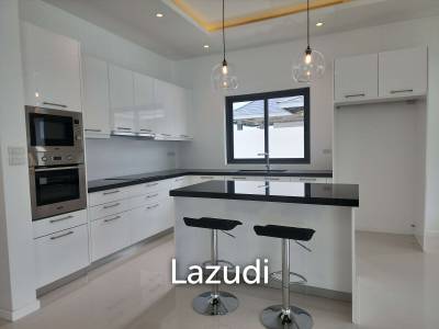 Aria Brand New Villa 3 bed 3 bath near Town