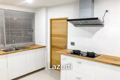 modern 4 bedroom family home close to ping river