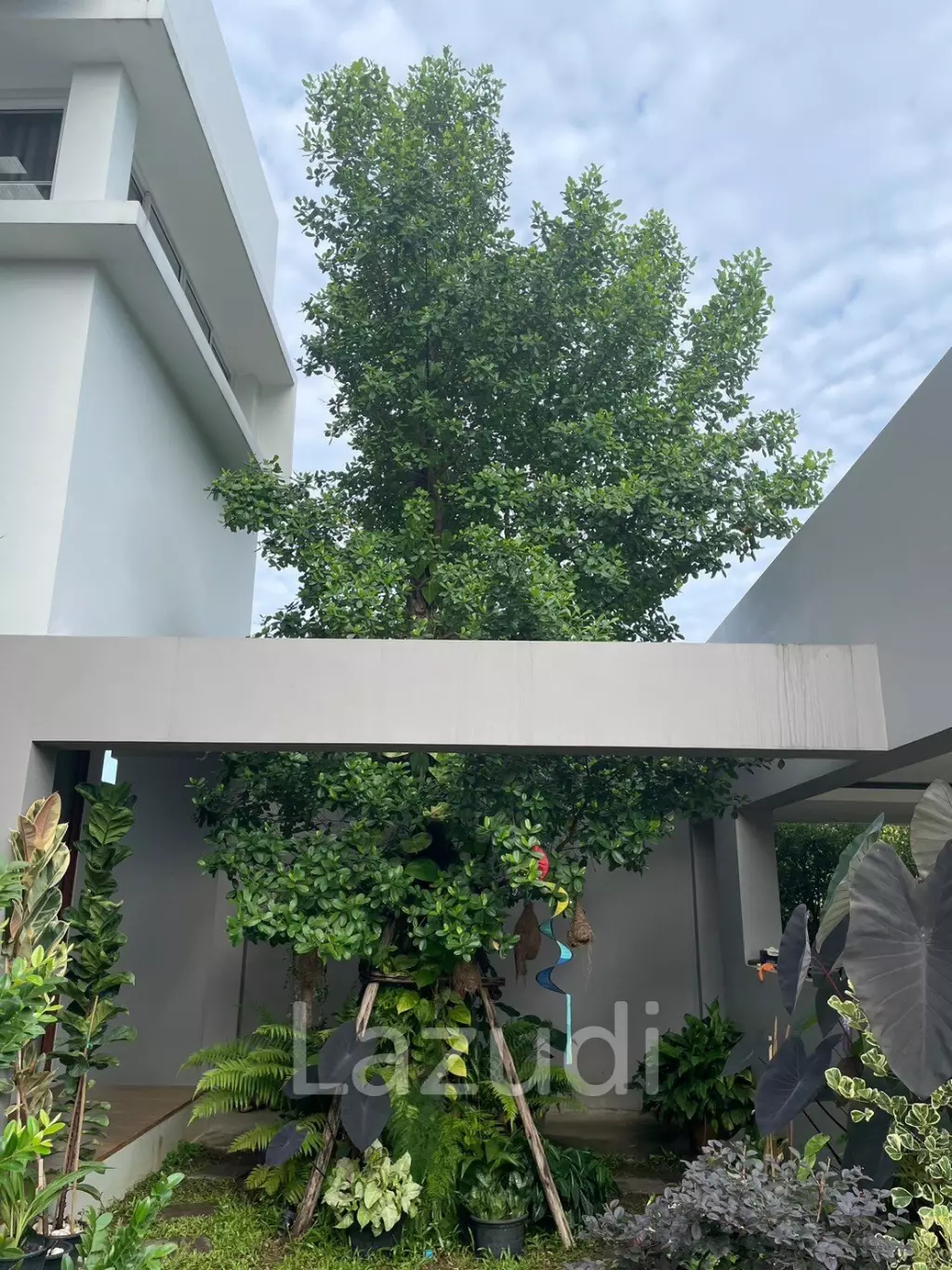 modern 4 bedroom family home close to ping river