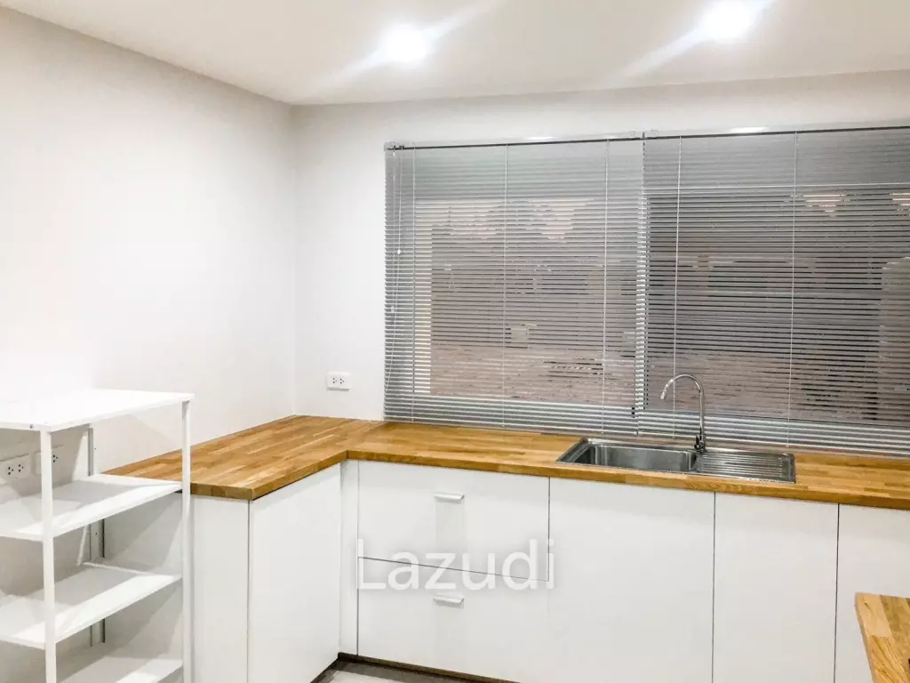 modern 4 bedroom family home close to ping river
