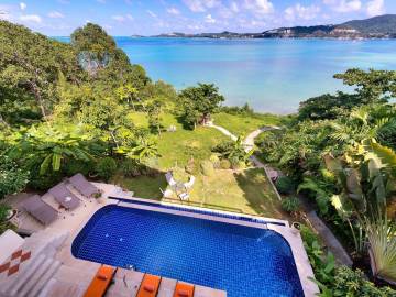 Beach front Villa in Bangrak, Stunning Seaview with big yard and access to the beach