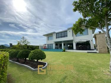 Freehold 2 Story Luxury Pool Villa For Sale on Black Mountain