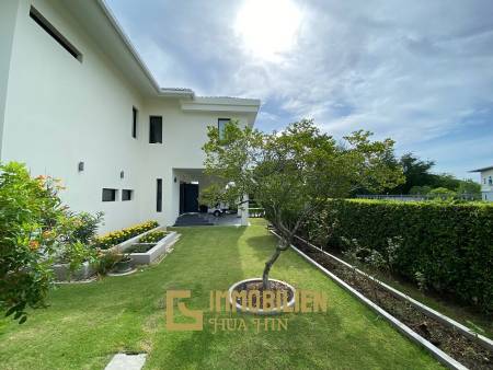 Freehold 2 Story Luxury Pool Villa For Sale on Black Mountain