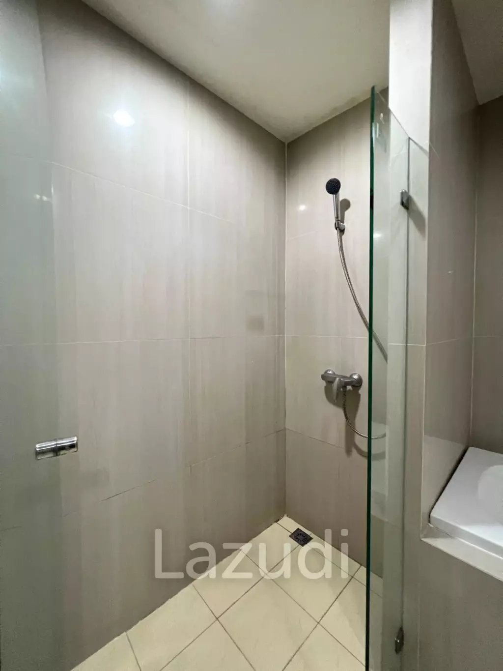 TIRA TIRA : Nice 1 Bed condo in good location