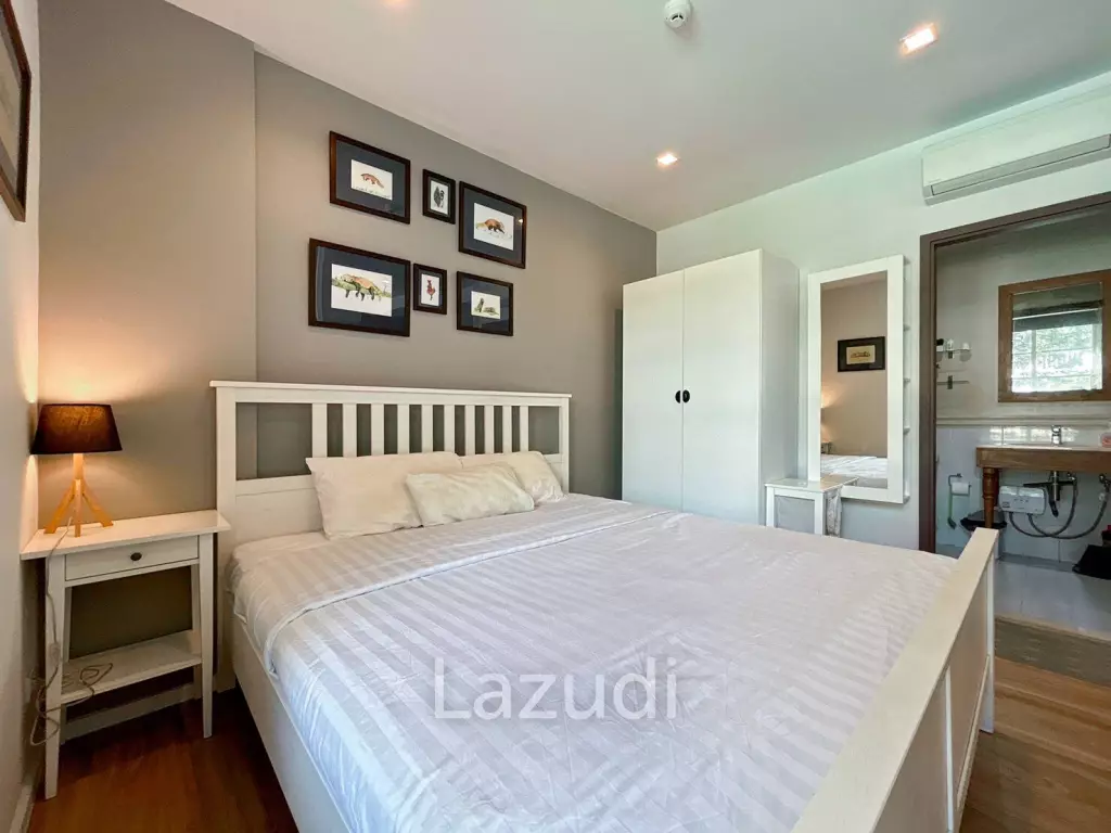 Autumn : 1 Bedroom Condo with Pool View