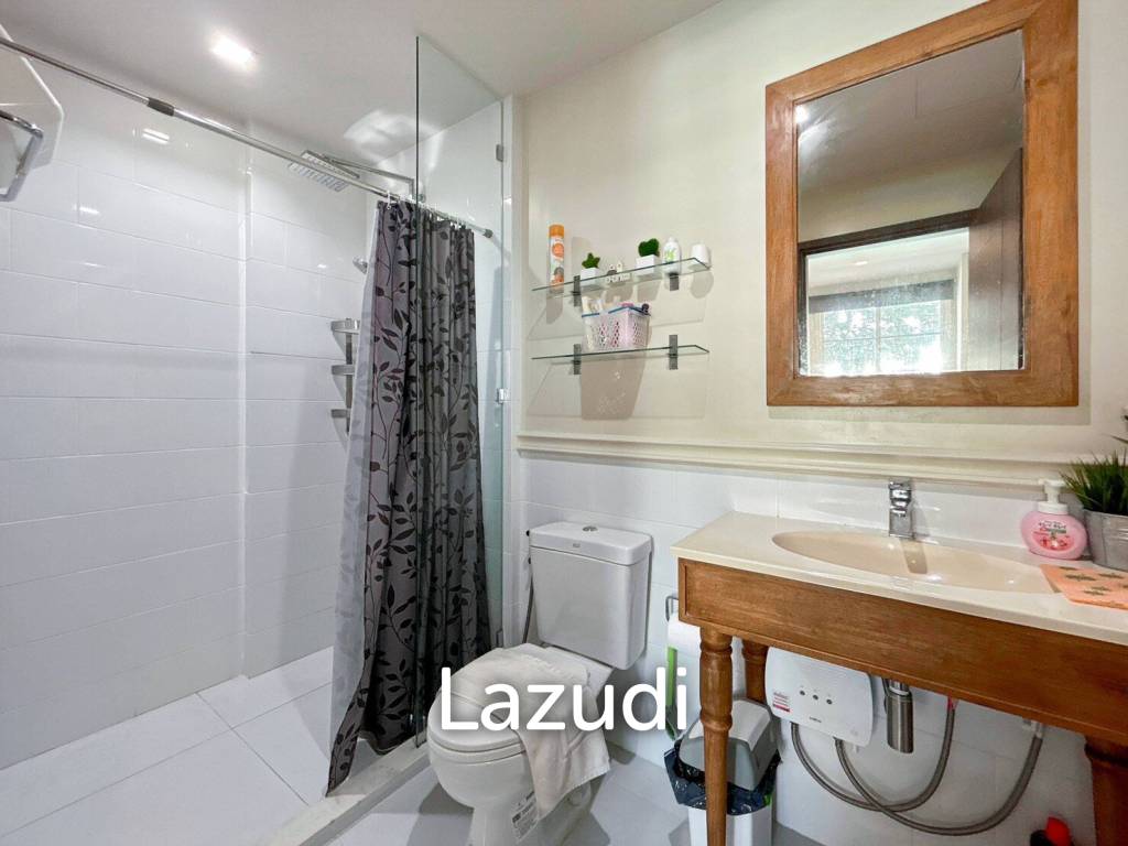 Autumn : 1 Bedroom Condo with Pool View