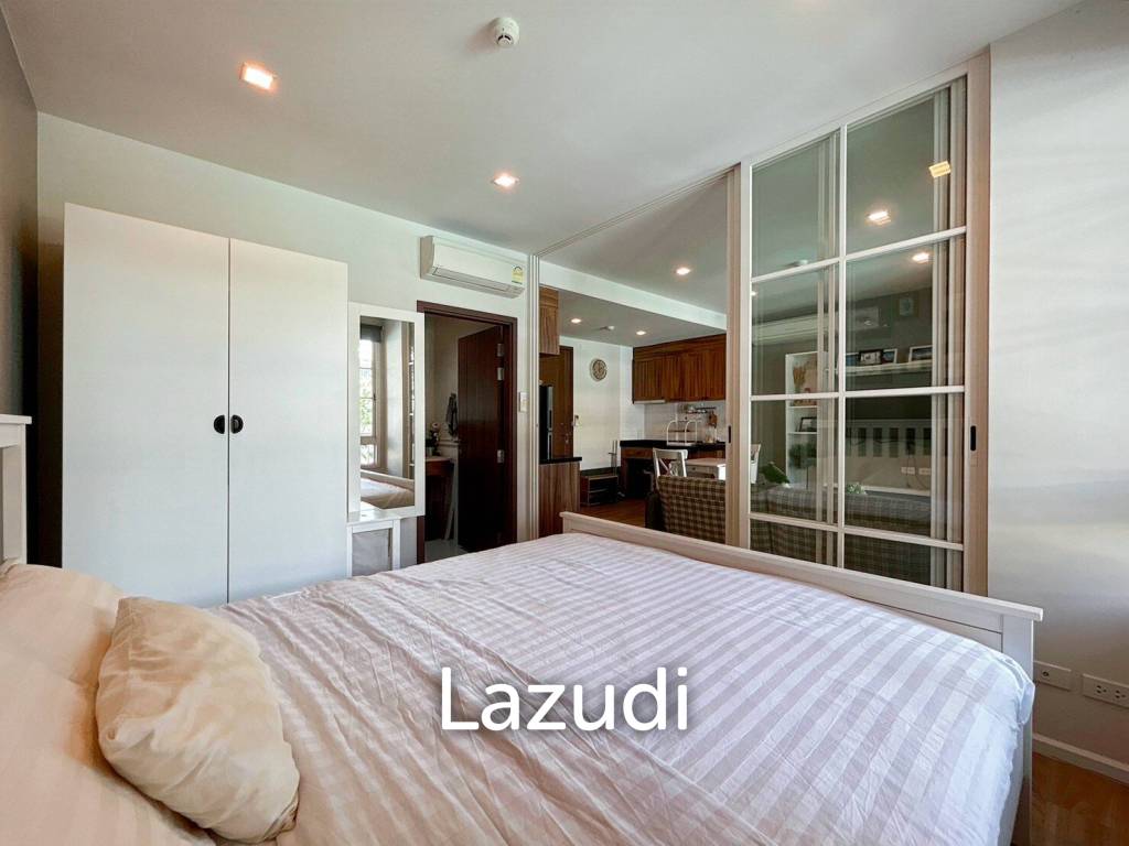 Autumn : 1 Bedroom Condo with Pool View