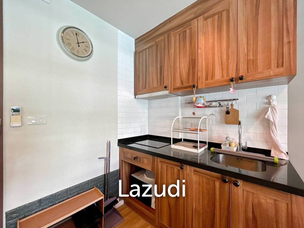 Autumn : 1 Bedroom Condo with Pool View