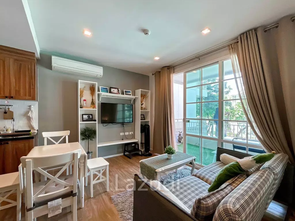 Autumn : 1 Bedroom Condo with Pool View