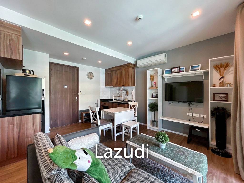 Autumn : 1 Bedroom Condo with Pool View