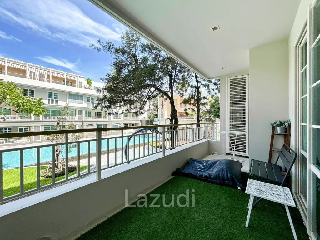 Autumn : 1 Bedroom Condo with Pool View