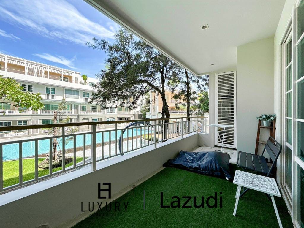 Autumn : 1 Bedroom Condo with Pool View