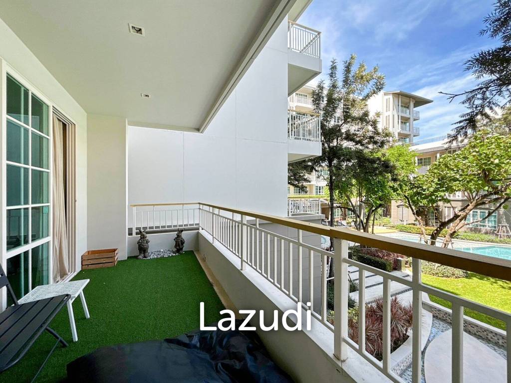 Autumn : 1 Bedroom Condo with Pool View