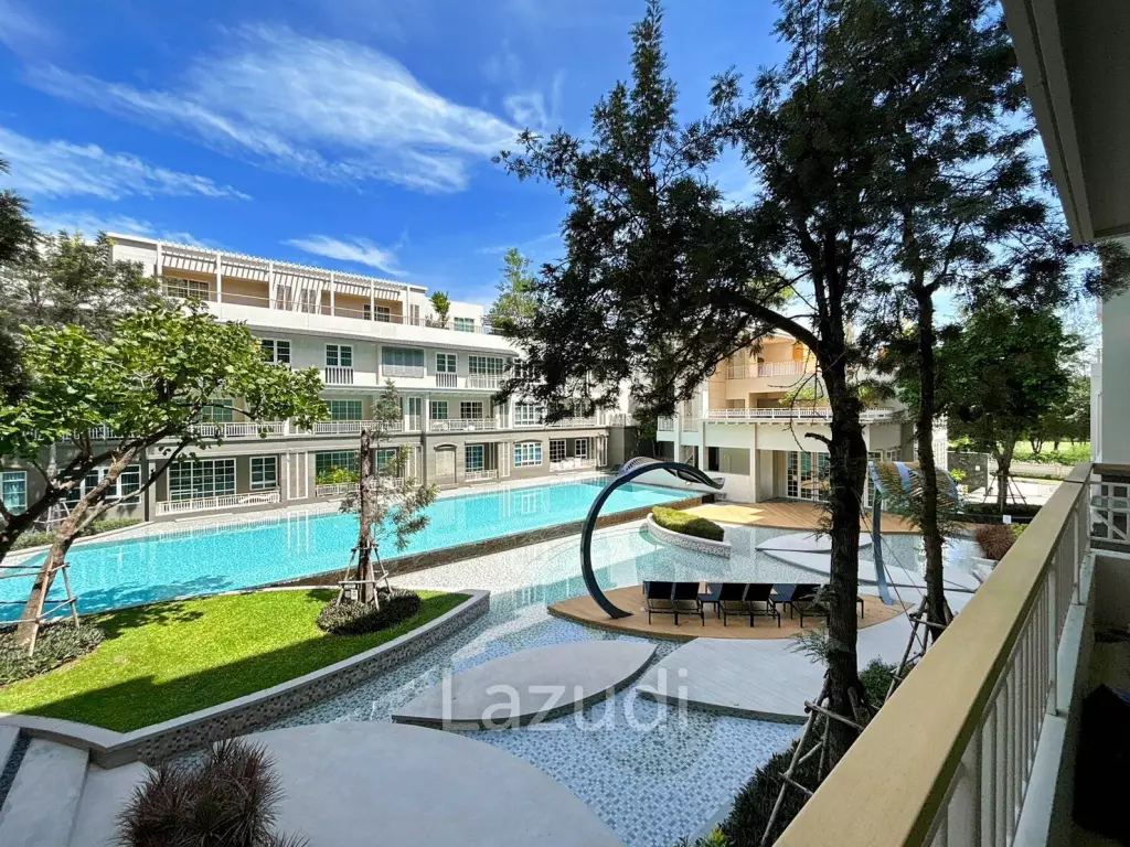 Autumn : 1 Bedroom Condo with Pool View