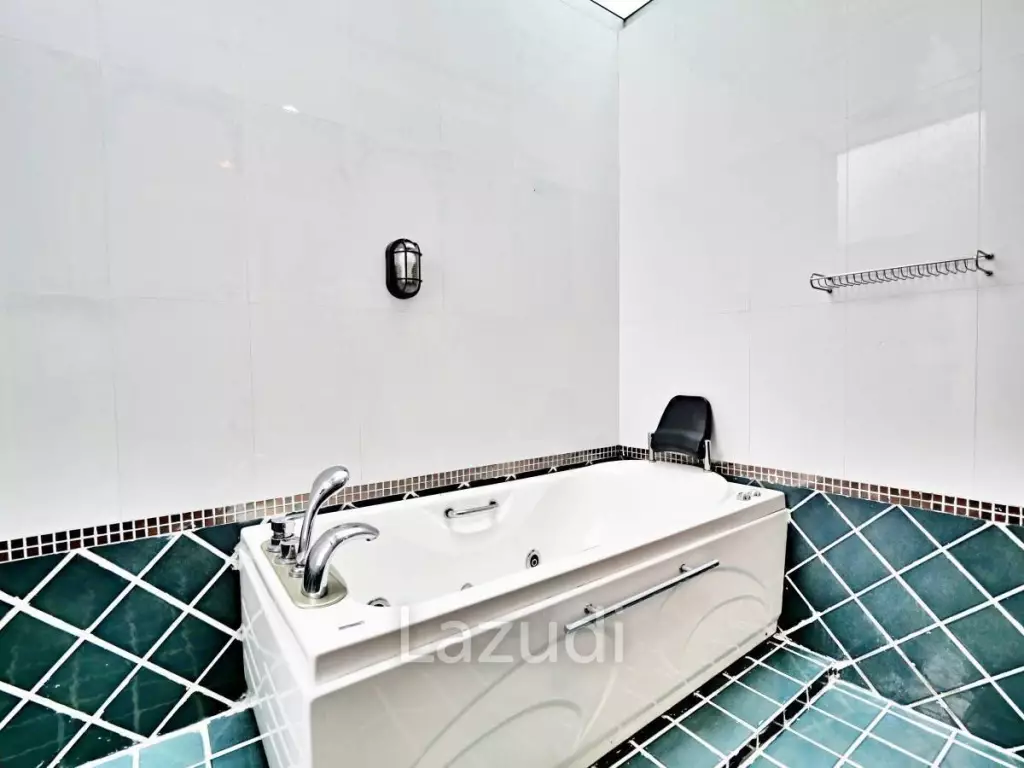 4 Beds 3Baths 315 SQ.M Nagawari Village