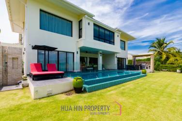 BLACK MOUNTAIN :  Stunning 3 Bed Pool Villa in the Golf Course