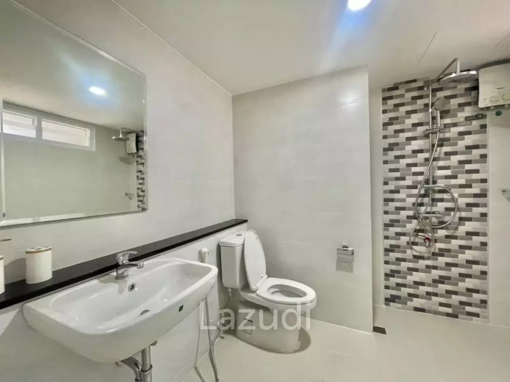 1 Bed 1 Bath  50 SQ.M Grand View Condo