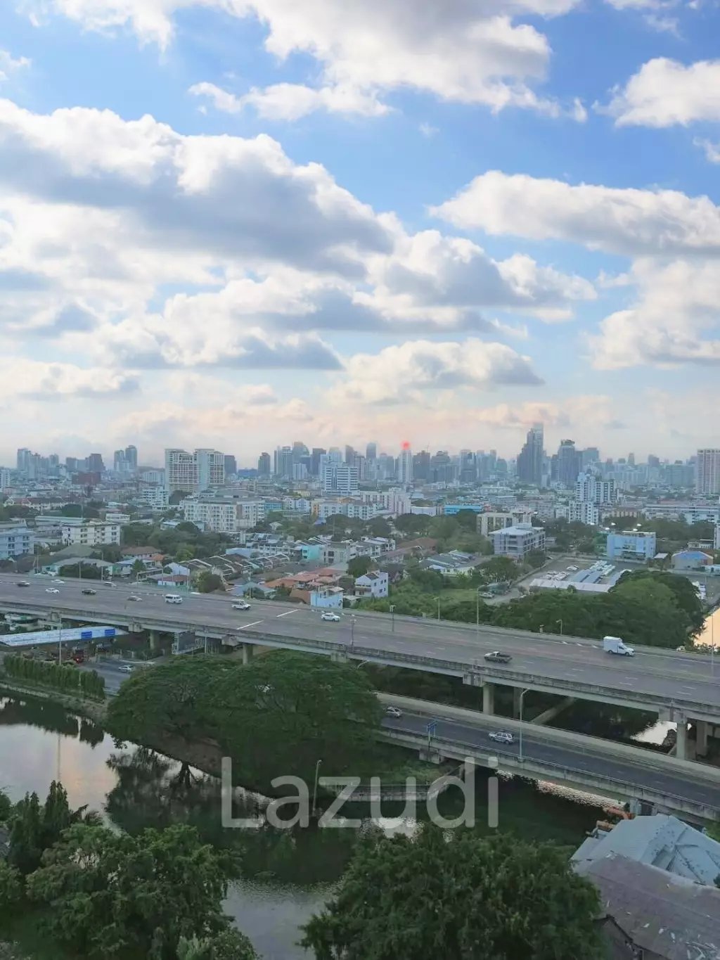 2 Bed 1 Bath 53 SQ.M Metris Pattanakarn-Ekkamai