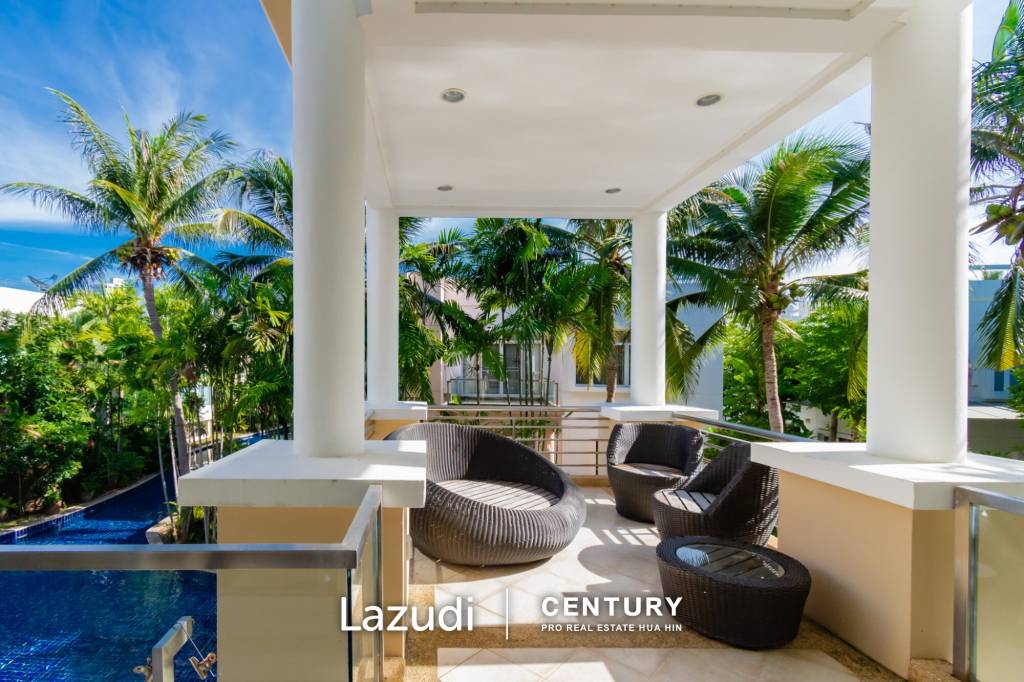 BLUE LAGOON : 2 Bed Pool View Condo walkable to the beach