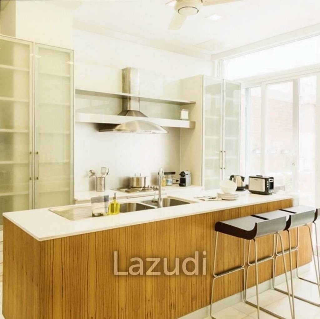 3 Bed 4 Bath 350 SQ.M Townhouse Soi Ruam Rudee