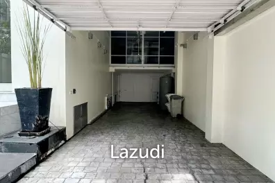 3 Bed 4 Bath 350 SQ.M Townhouse Soi Ruam Rudee