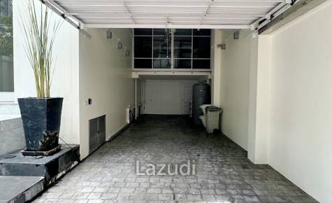 3 Bed 4 Bath 350 SQ.M Townhouse Soi Ruam Rudee