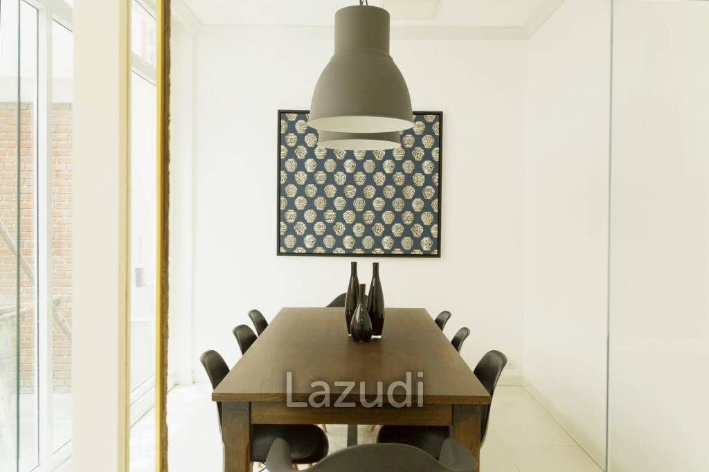 3 Bed 4 Bath 350 SQ.M Townhouse Soi Ruam Rudee
