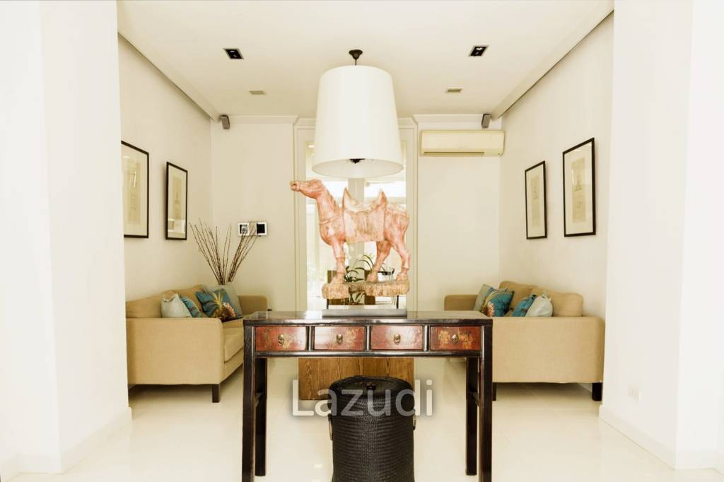 3 Bed 4 Bath 350 SQ.M Townhouse Soi Ruam Rudee