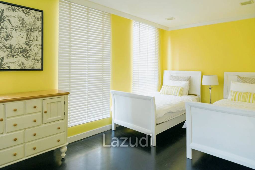 3 Bed 4 Bath 350 SQ.M Townhouse Soi Ruam Rudee