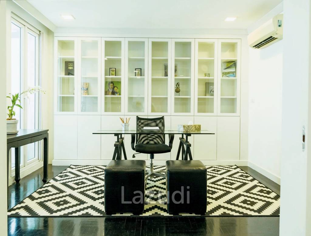 3 Bed 4 Bath 350 SQ.M Townhouse Soi Ruam Rudee