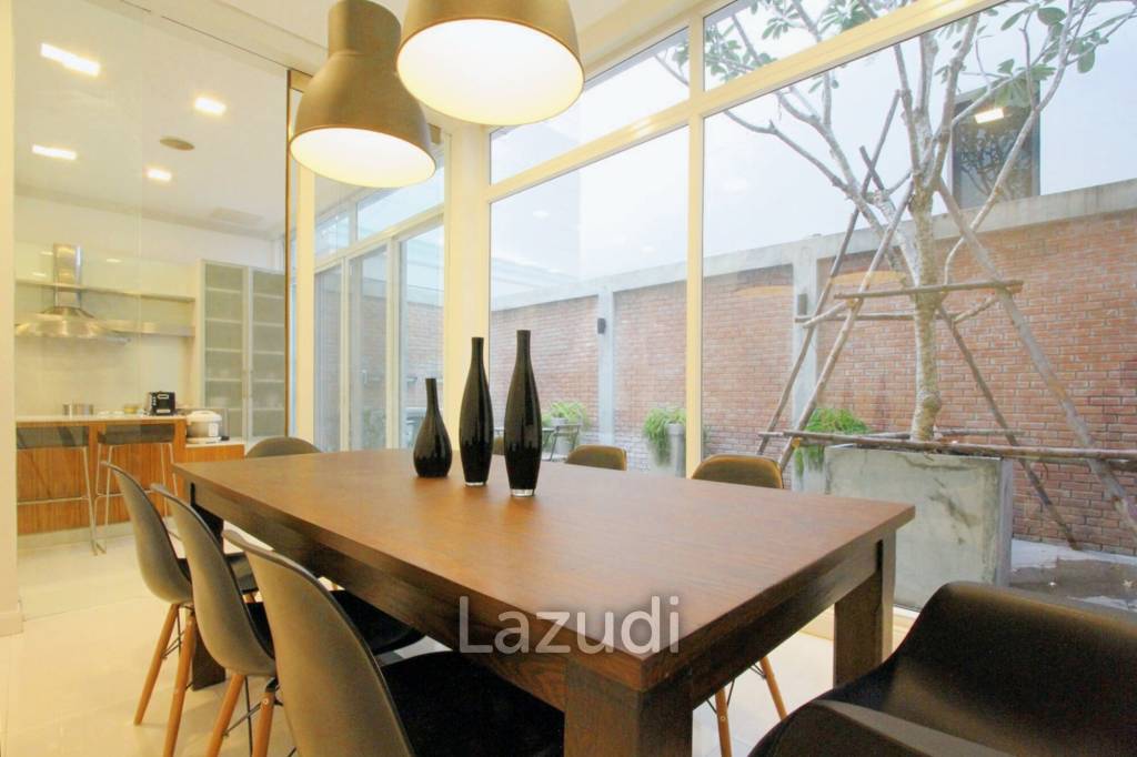 3 Bed 4 Bath 350 SQ.M Townhouse Soi Ruam Rudee