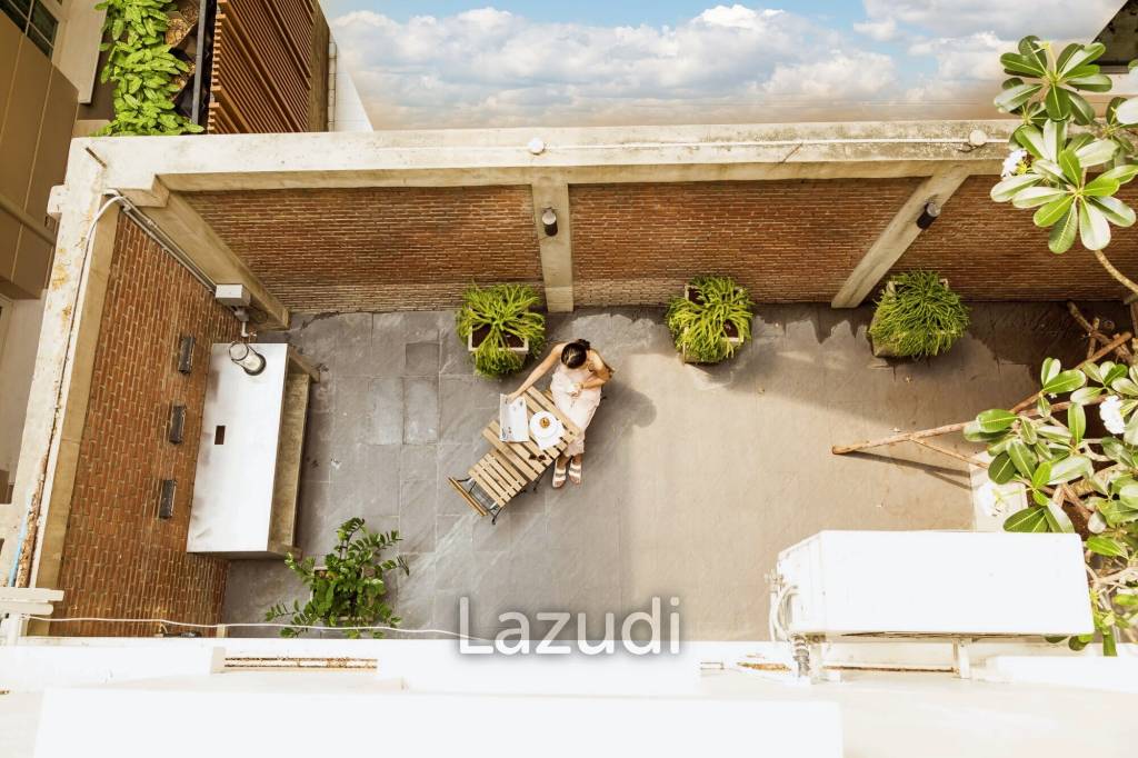 3 Bed 4 Bath 350 SQ.M Townhouse Soi Ruam Rudee