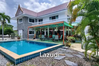 Bar Restaurant and House in Bang Saray