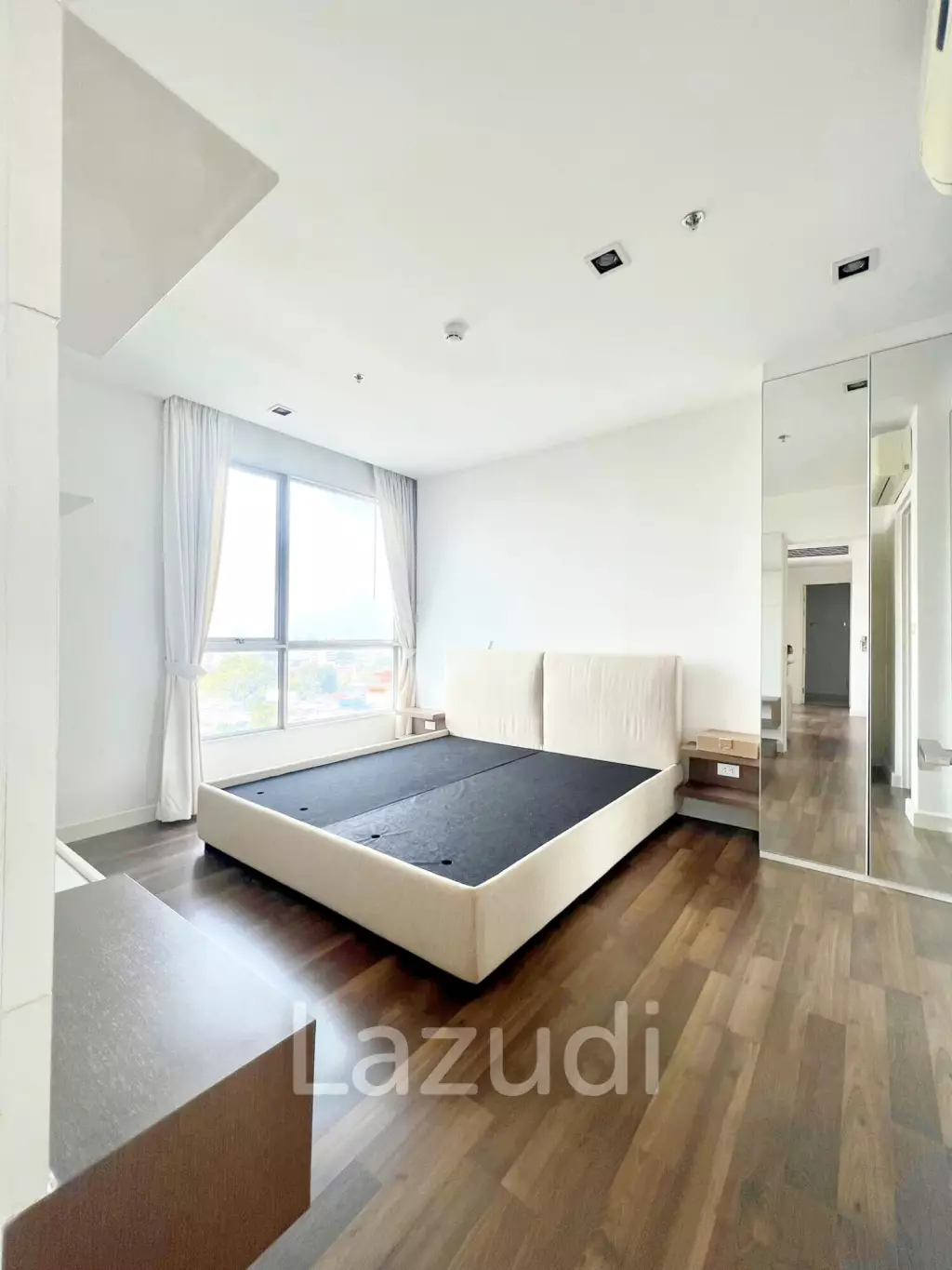 2 Bed 2 Bath 68 SQ.M The Room Sathorn-Taksin