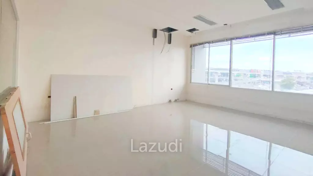 Office space for rent in Srinakarin