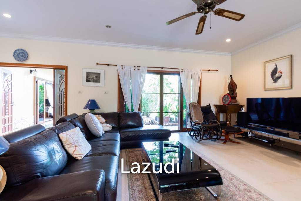 1,100 Sqm 4 Bed 4 Bath Villa For Sale