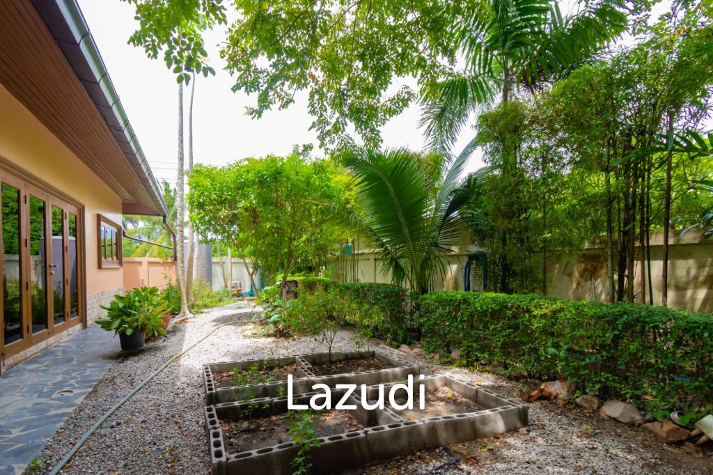 1,100 Sqm 4 Bed 4 Bath Villa For Sale