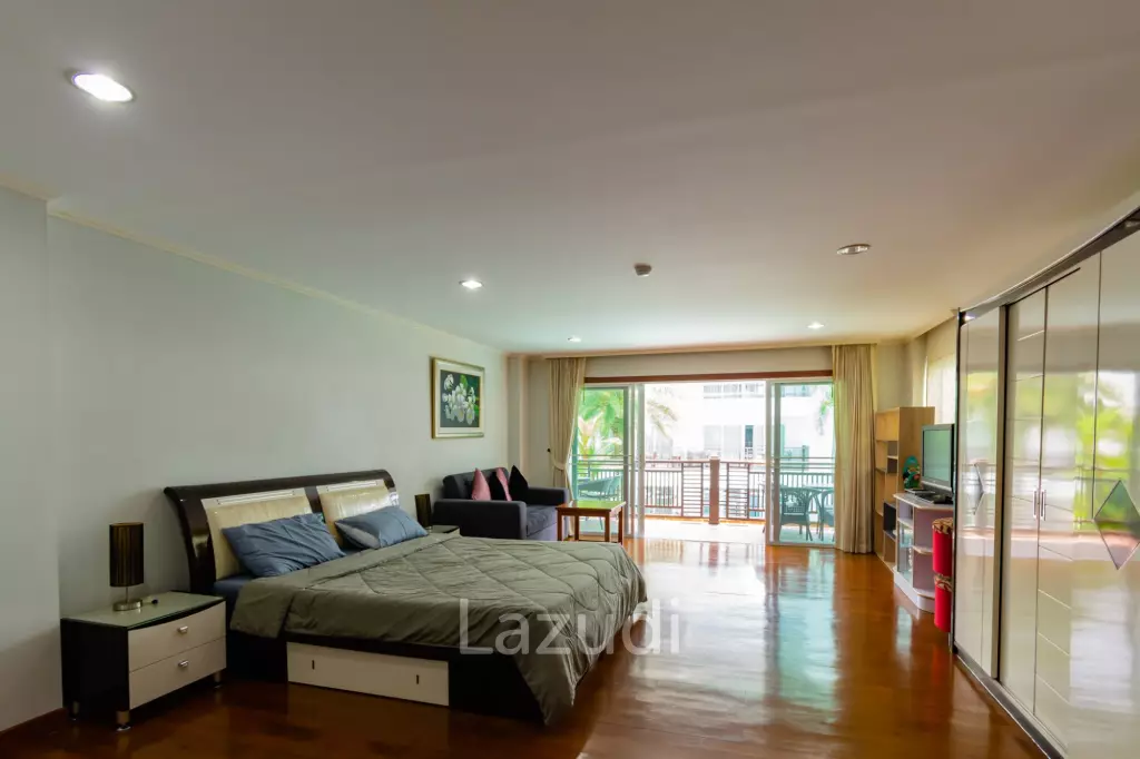 THE BEACH PALACE :  Studio room condo near the beach