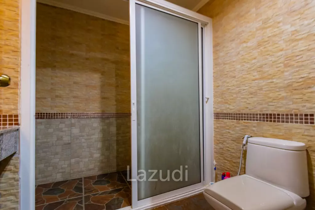 THE BEACH PALACE :  Studio room condo near the beach