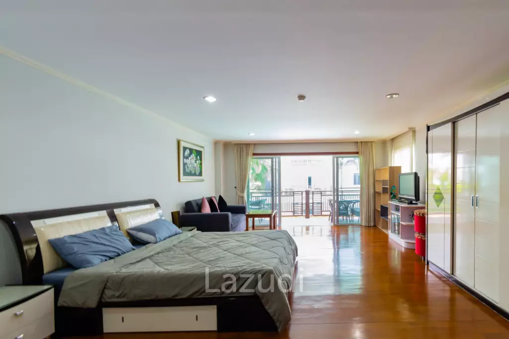 THE BEACH PALACE :  Studio room condo near the beach