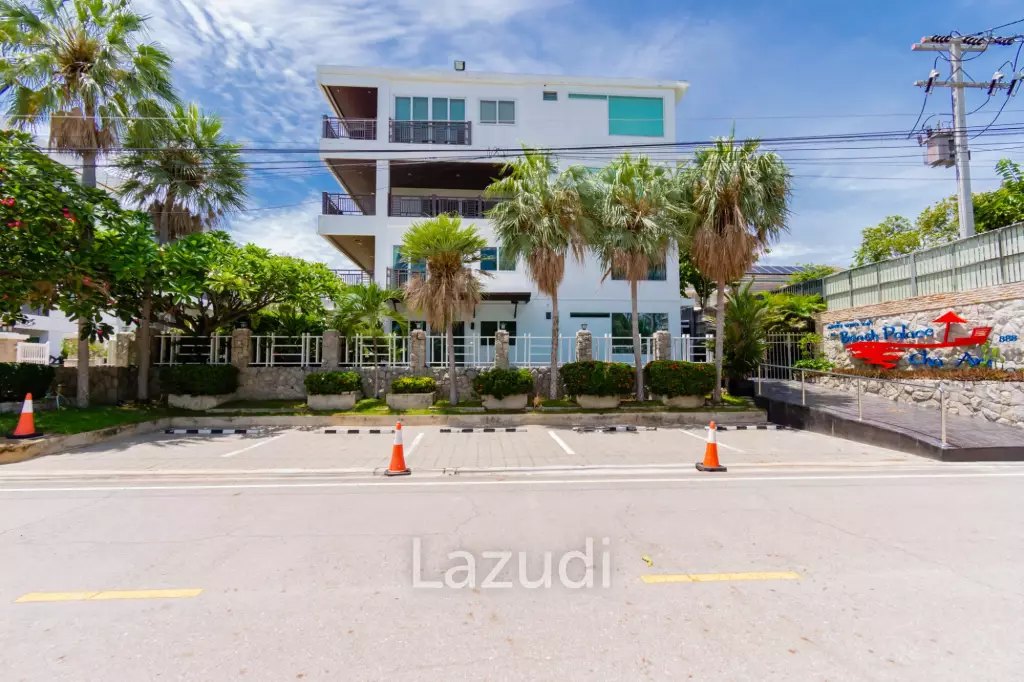THE BEACH PALACE :  Studio room condo near the beach