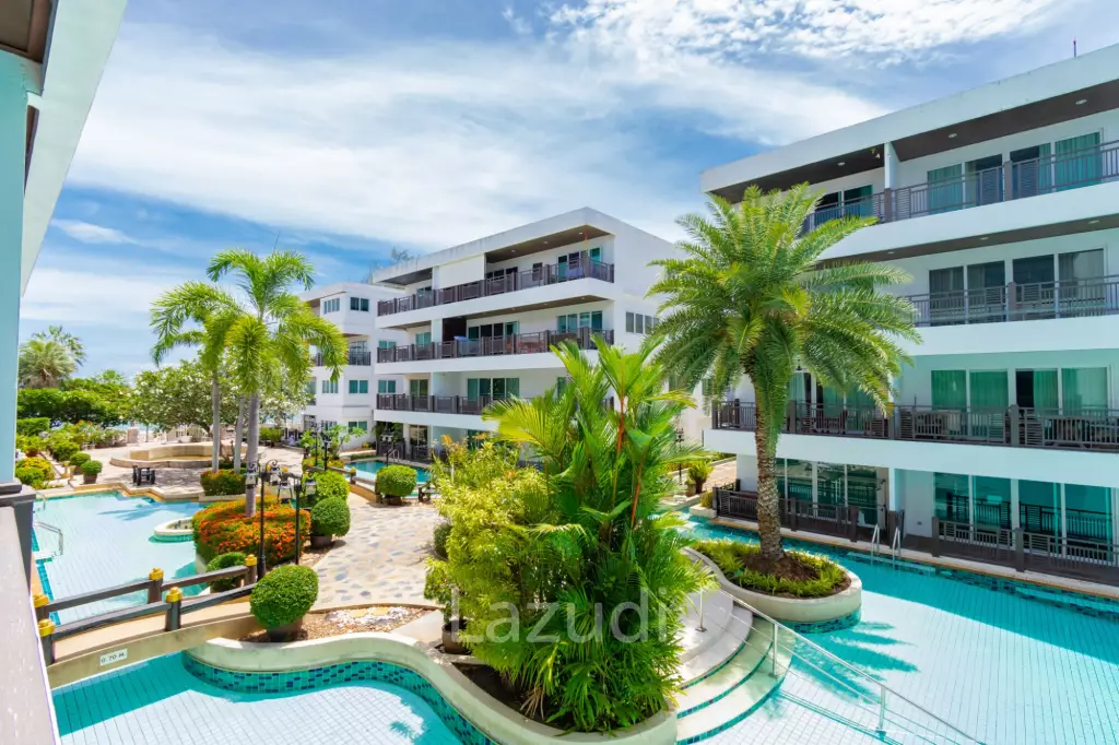 THE BEACH PALACE :  Studio room condo near the beach